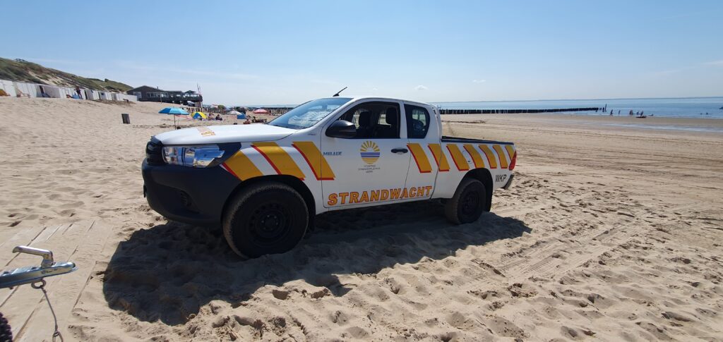 Rettungsschwimmer Fahrzeug am Strand