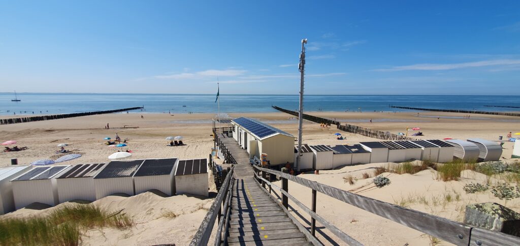 Strand Ausblick Westkapelle von der Düne aus.