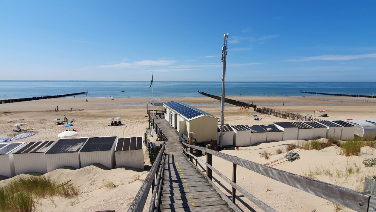 Strand Ausblick Westkapelle von der Düne aus.