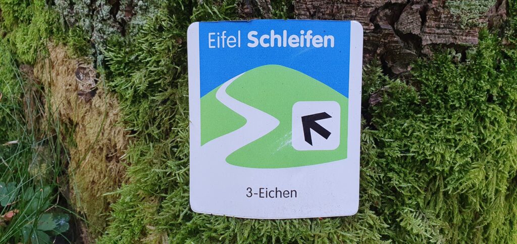 Wanderschild der Eifel Schleifen Wanderung 3 Eichen in Hellenthal