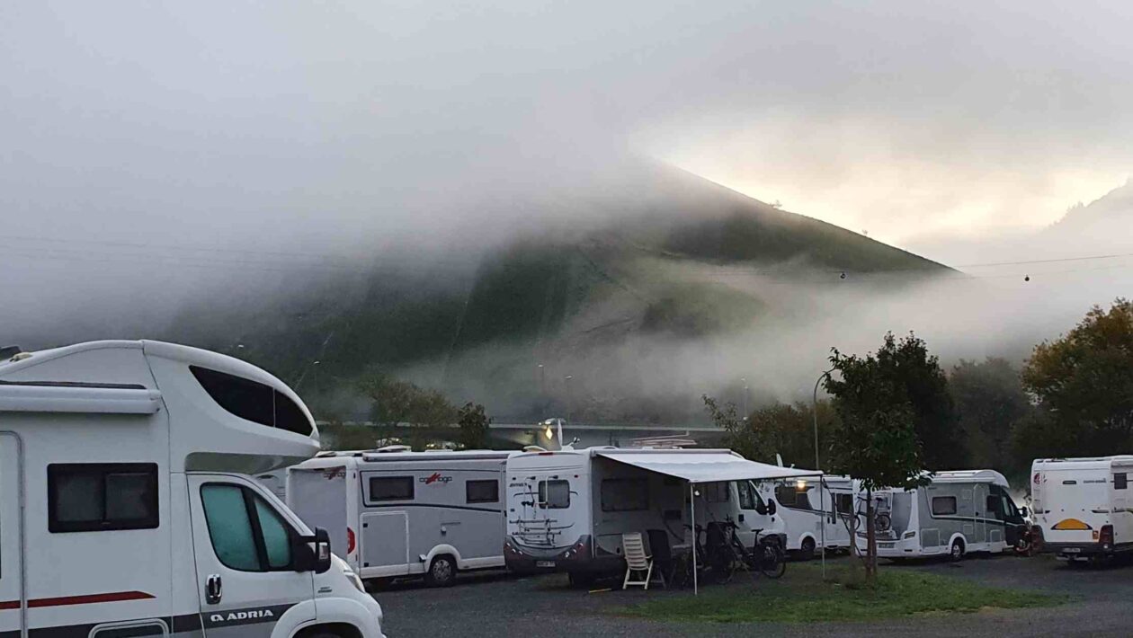 Stellplatz fuer Wohnmobile mit erlaubtem Campingvehalten